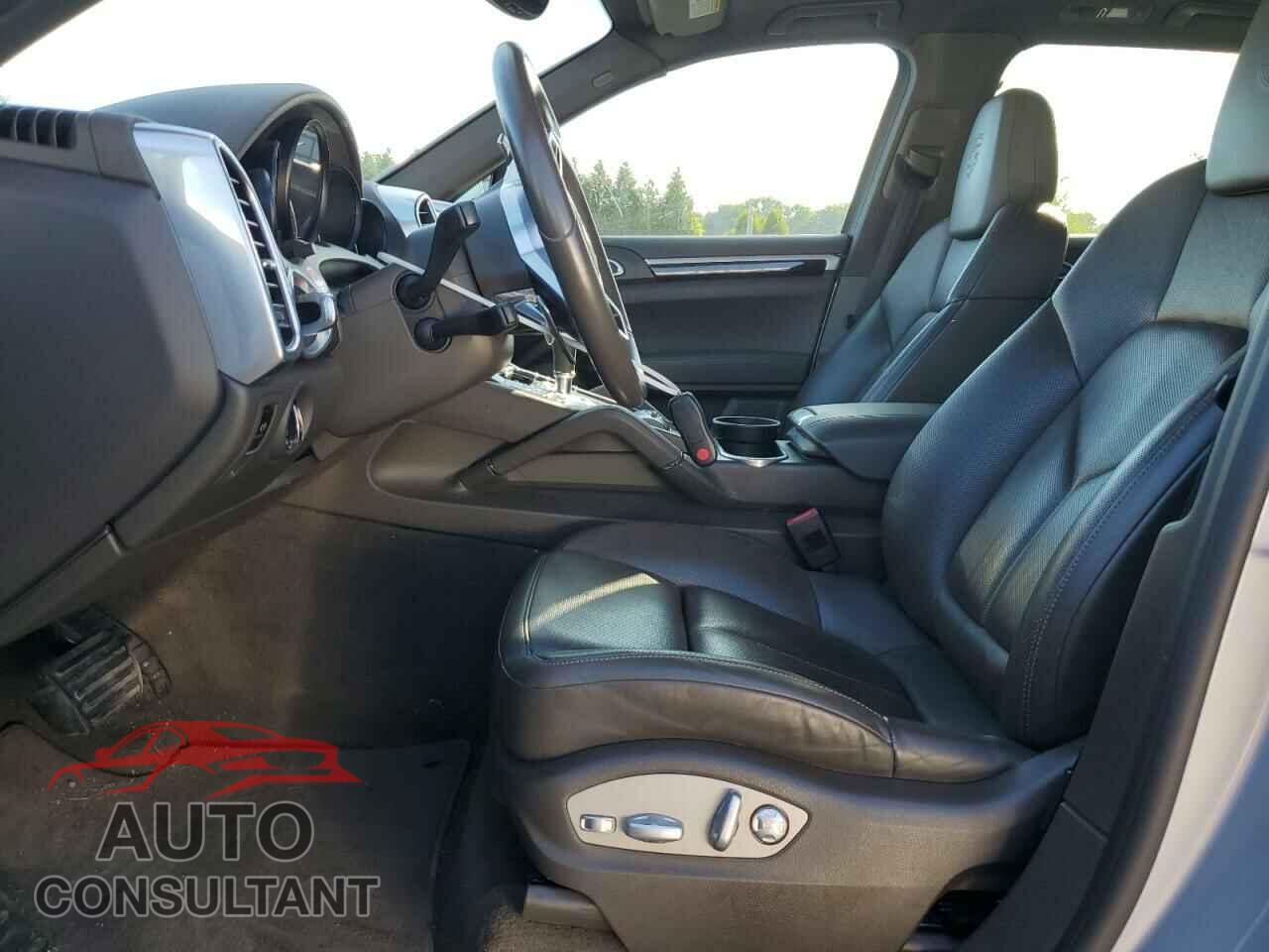 PORSCHE CAYENNE 2017 - WP1AA2A25HKA81282