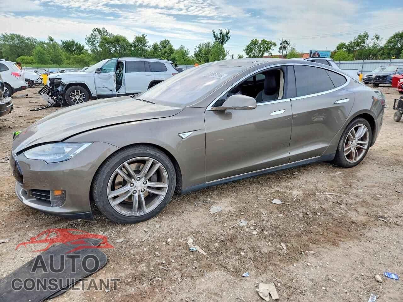 TESLA MODEL S 2015 - 5YJSA1E26FF110826