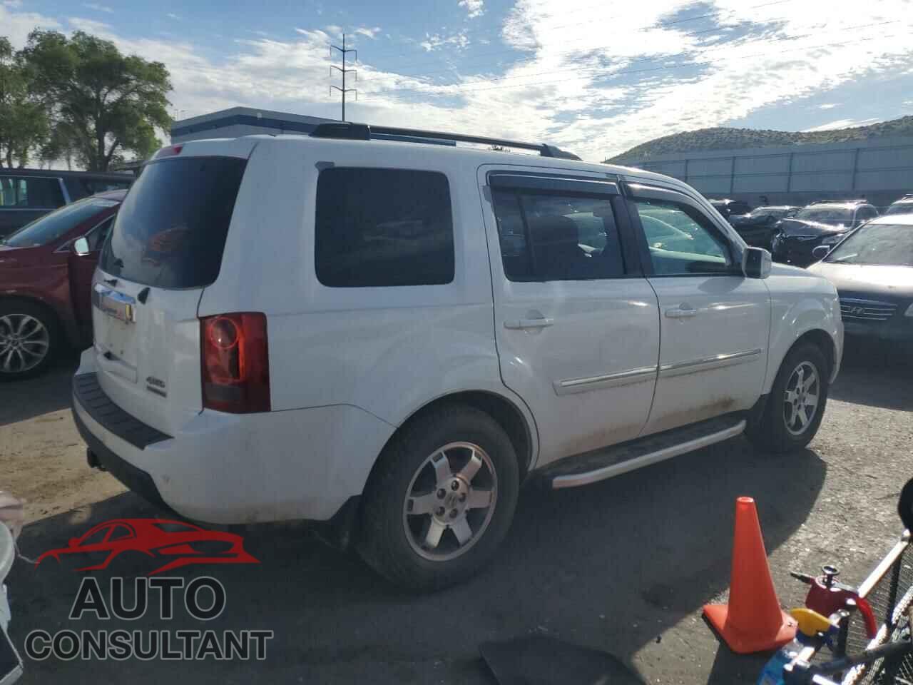 HONDA PILOT 2011 - 5FNYF4H90BB071795