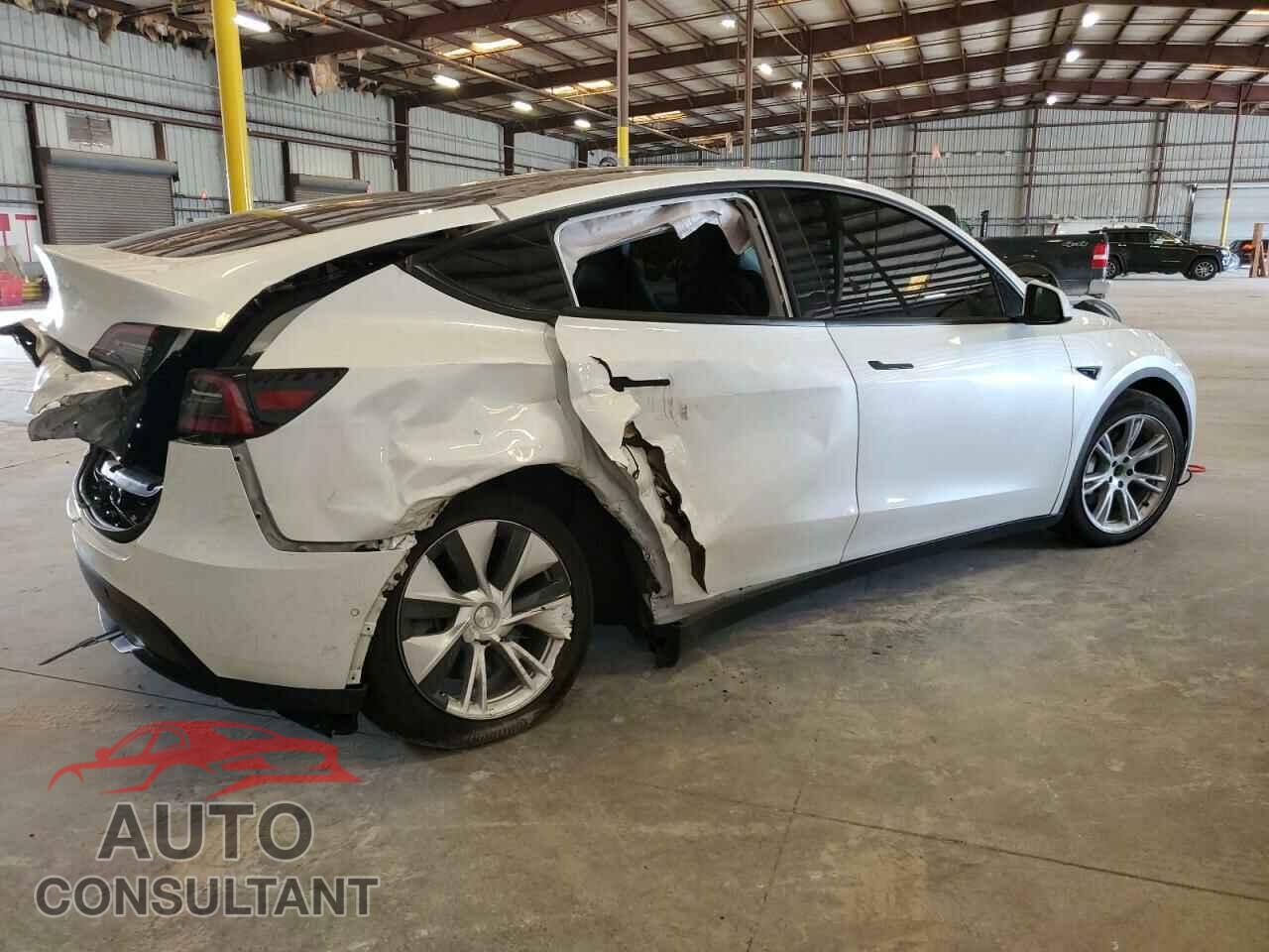 TESLA MODEL Y 2021 - 5YJYGAEEXMF183293