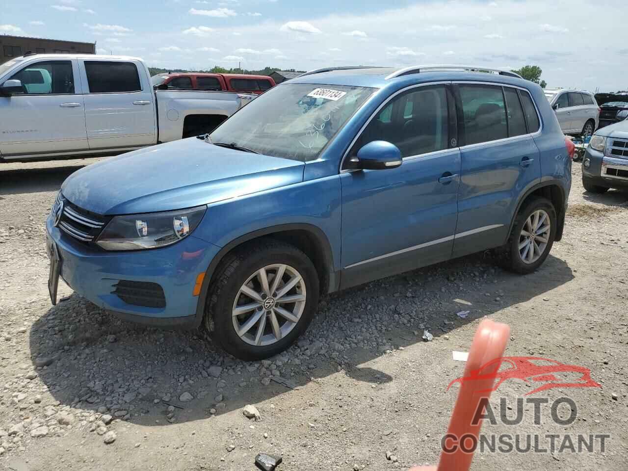 VOLKSWAGEN TIGUAN 2017 - WVGSV7AX8HK017624