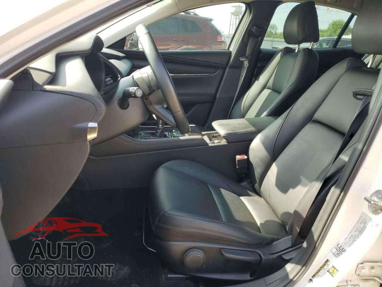 MAZDA 3 2019 - JM1BPBAM9K1120216