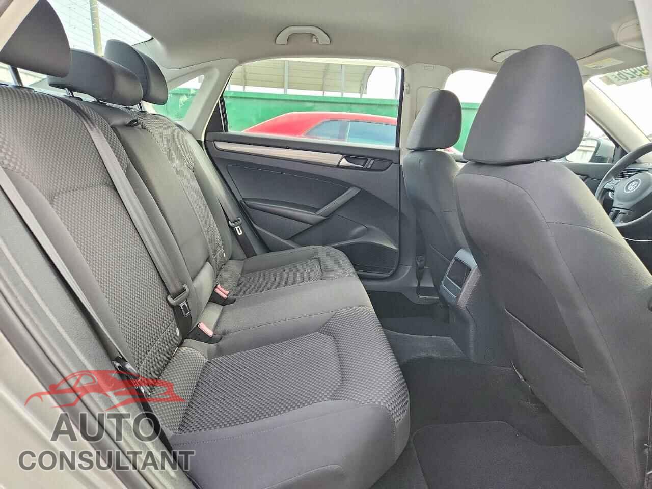 VOLKSWAGEN PASSAT 2013 - 1VWAH7A35DC110249