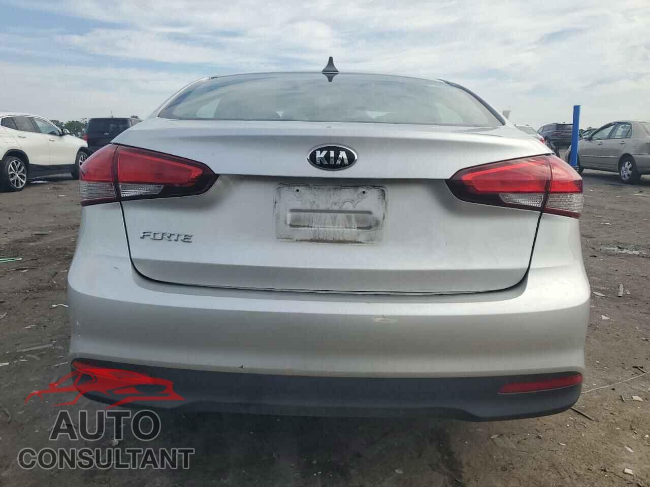 KIA FORTE 2017 - 3KPFK4A74HE025364