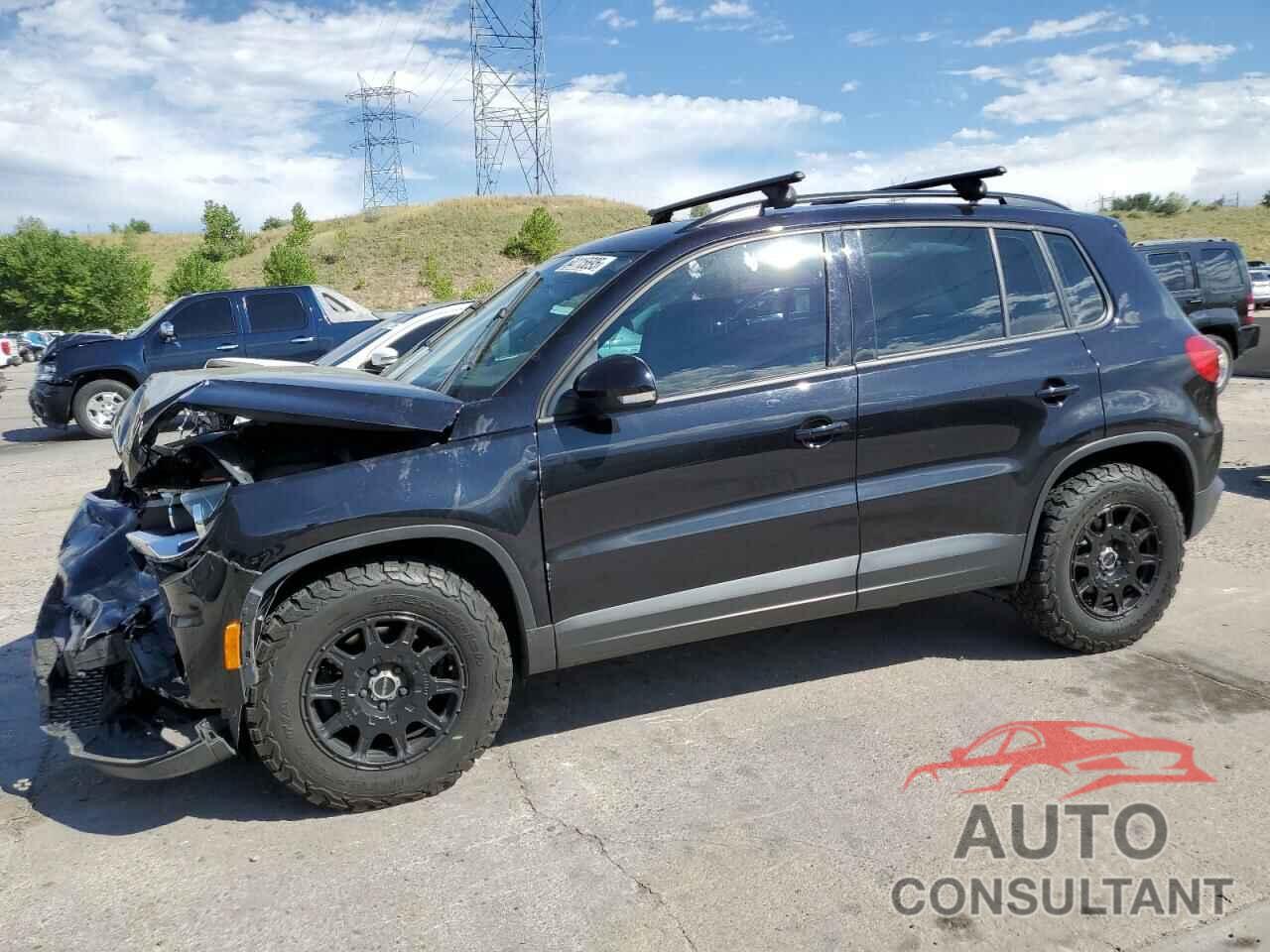 VOLKSWAGEN TIGUAN 2017 - WVGBV7AX4HK038552