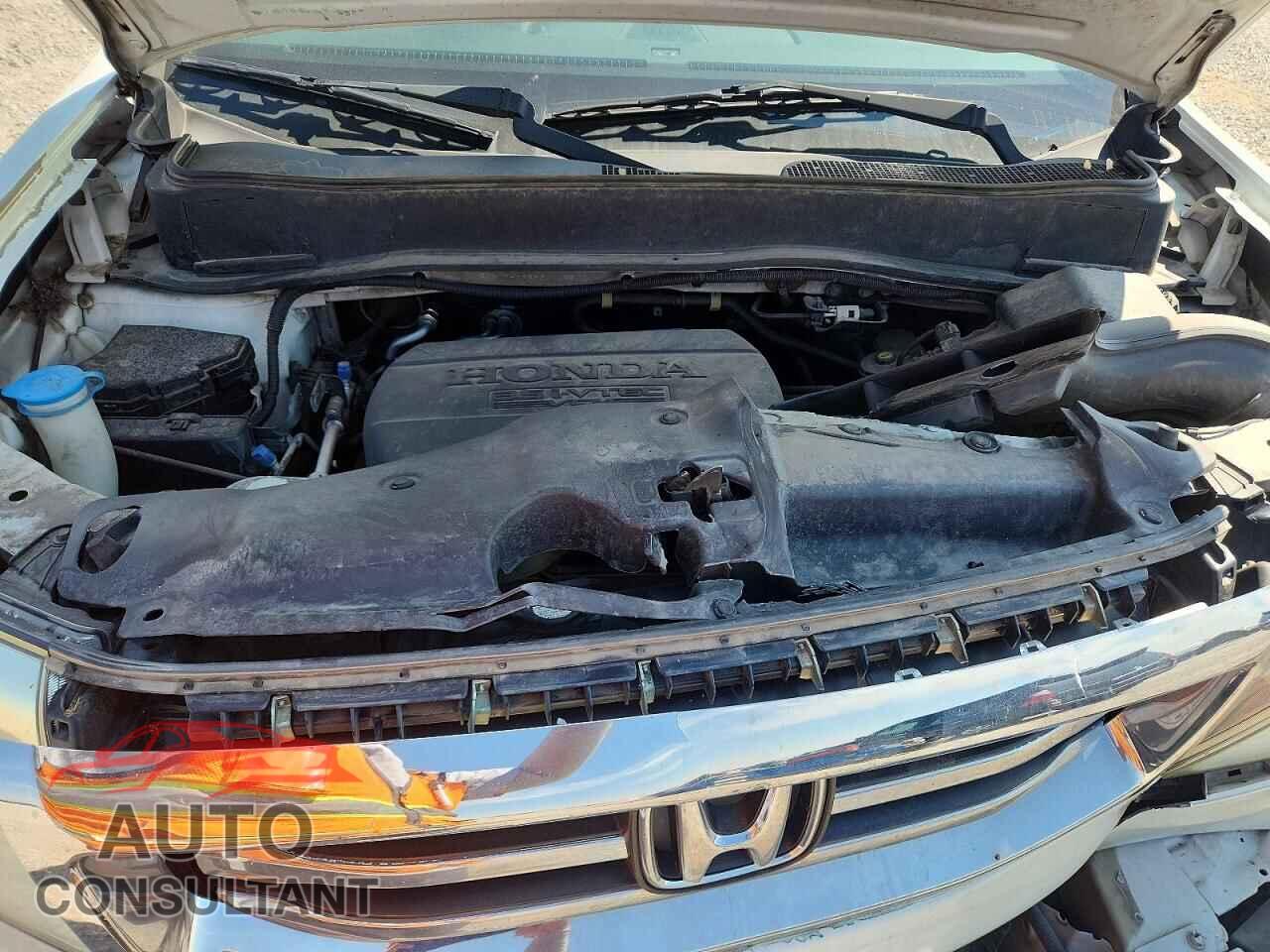 HONDA PILOT 2015 - 5FNYF4H95FB010254