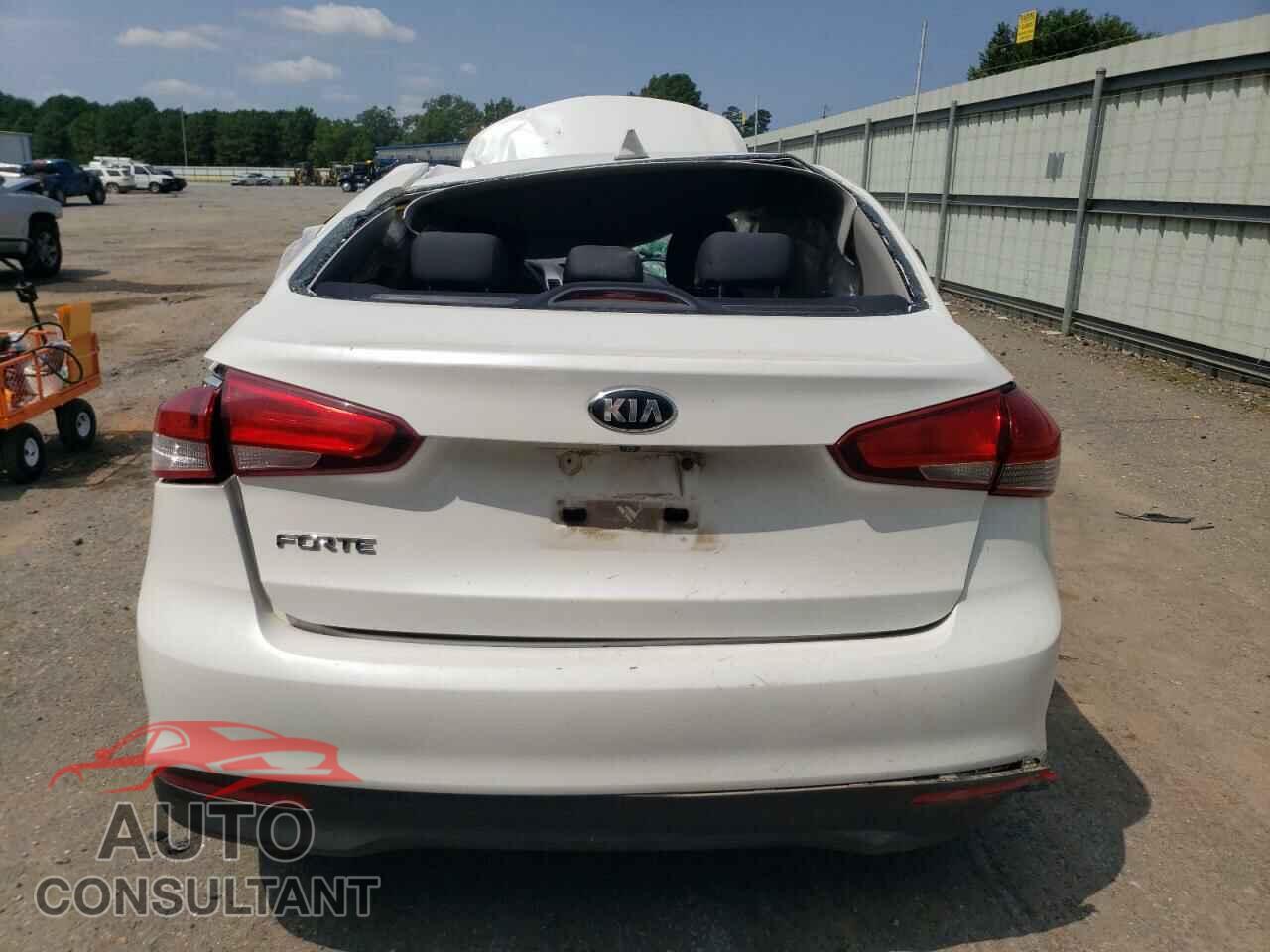 KIA FORTE 2018 - 3KPFL4A76JE210759