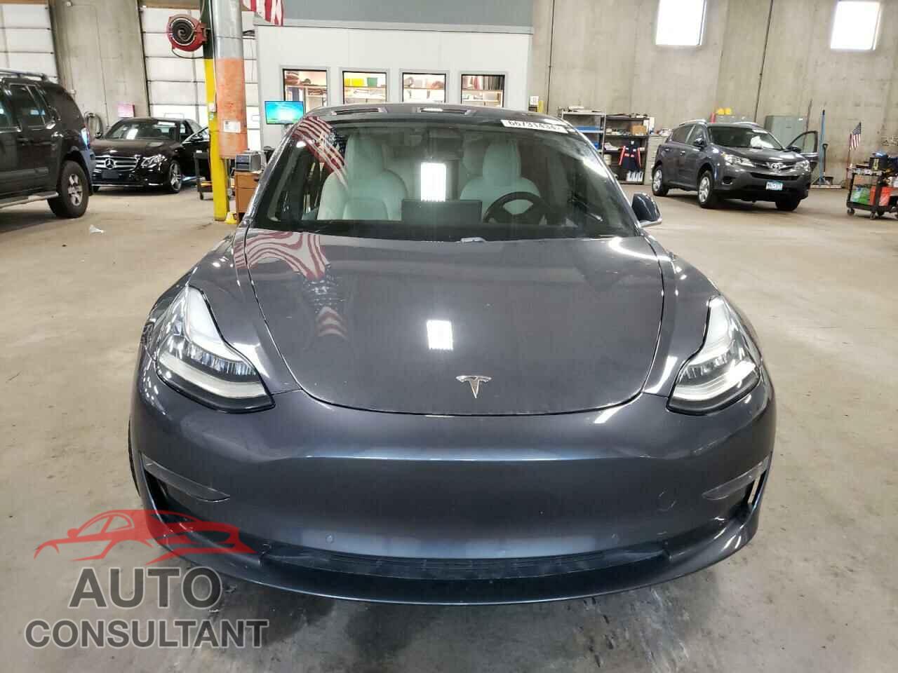 TESLA MODEL 3 2018 - 5YJ3E1EB0JF074438