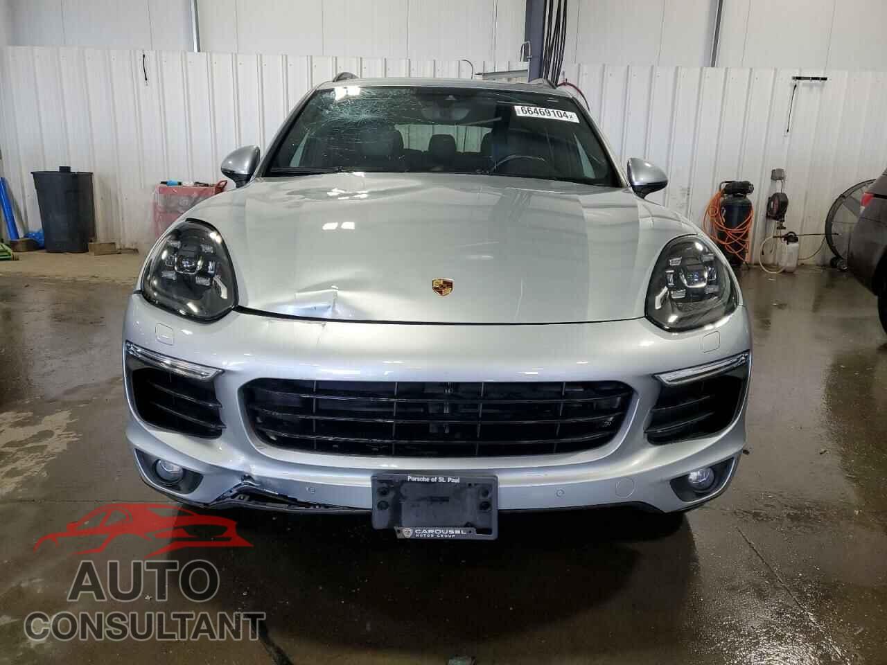 PORSCHE CAYENNE 2017 - WP1AA2A22HKA87640