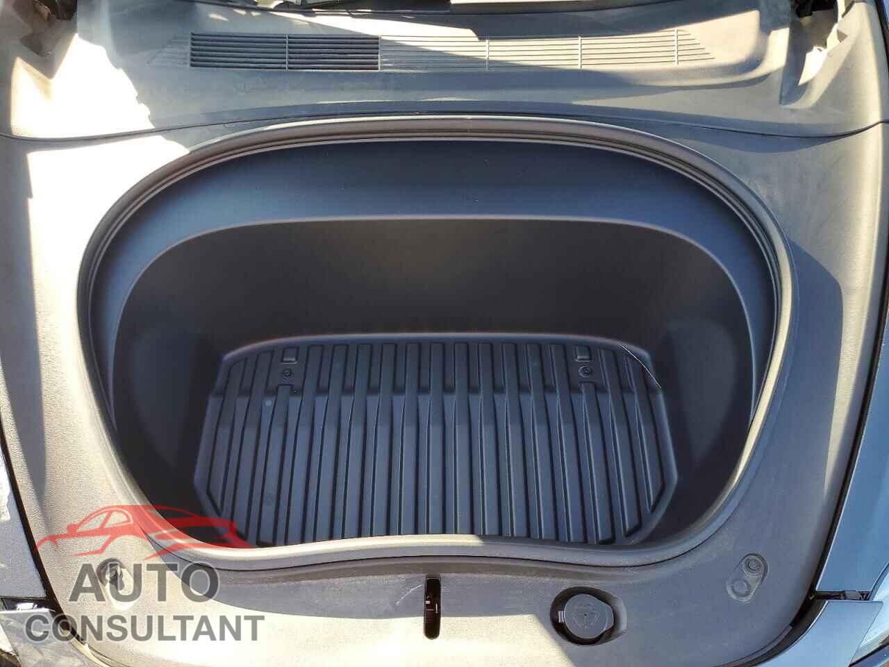 TESLA MODEL 3 2025 - 5YJ3E1EA8SF940301