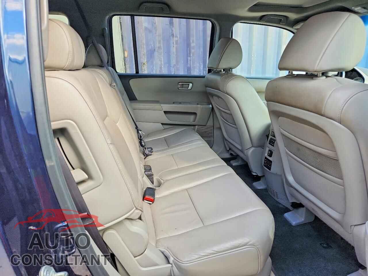 HONDA PILOT 2011 - 5FNYF4H63BB040255