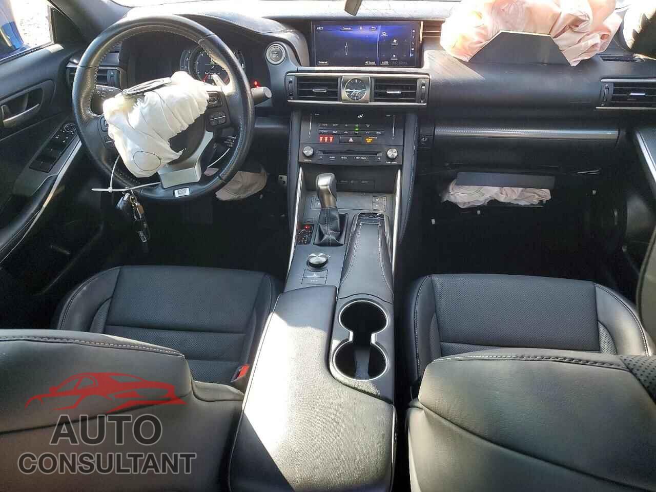 LEXUS IS 2018 - JTHC81D24J5031018