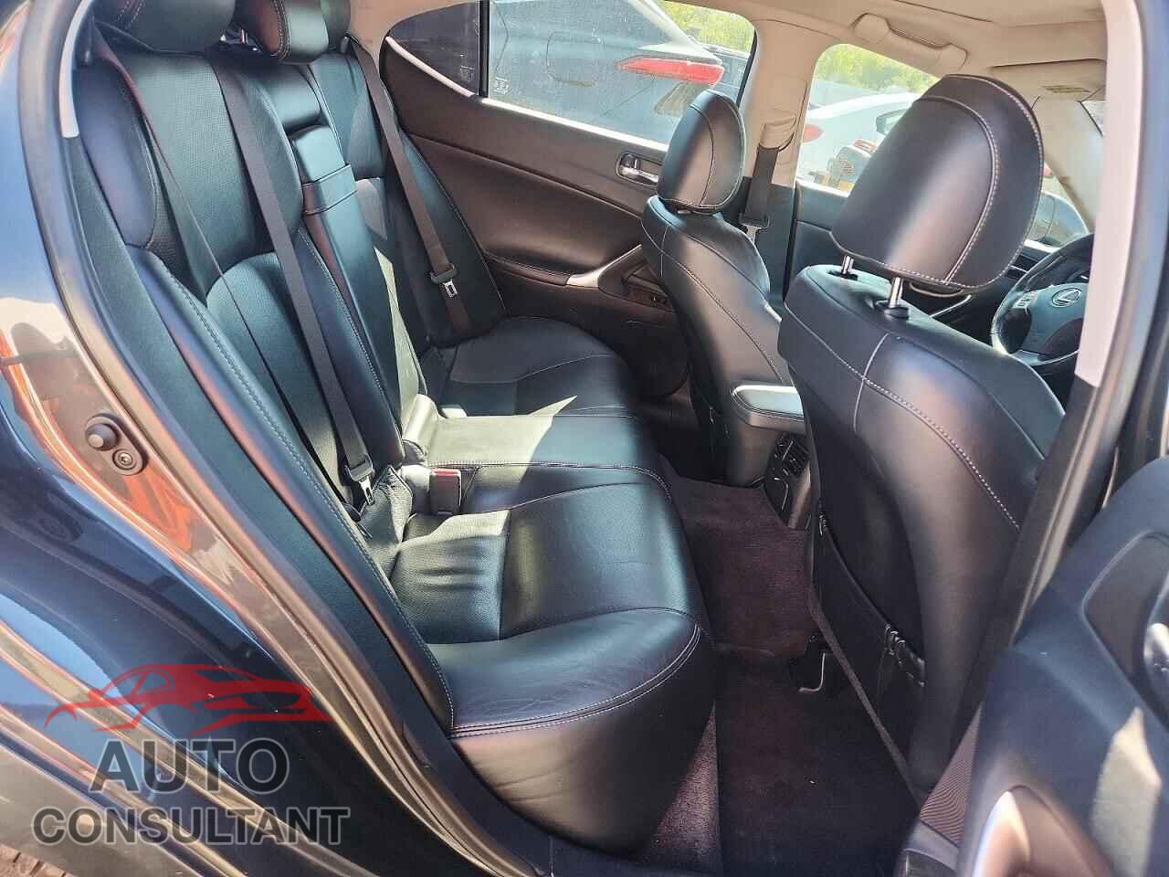 LEXUS IS 2011 - JTHCF5C27B5048380