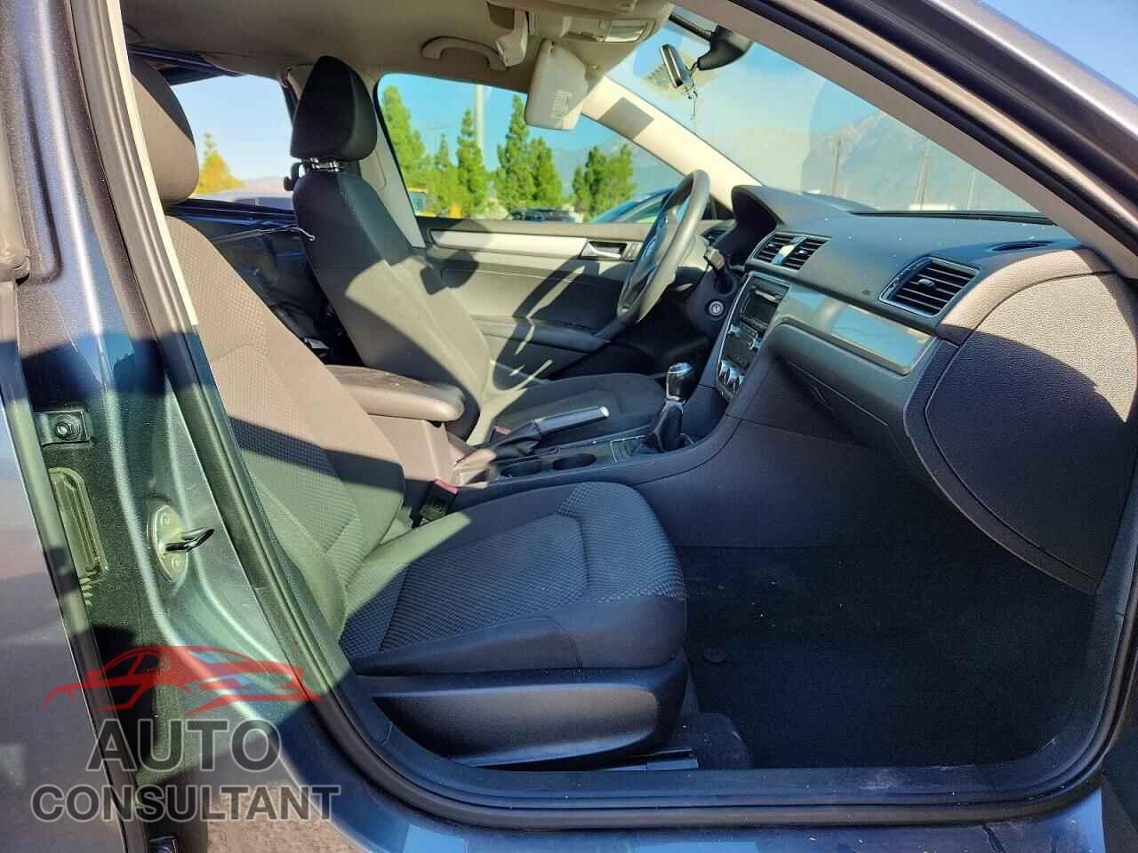 VOLKSWAGEN PASSAT 2012 - 1VWAP7A38CC014746