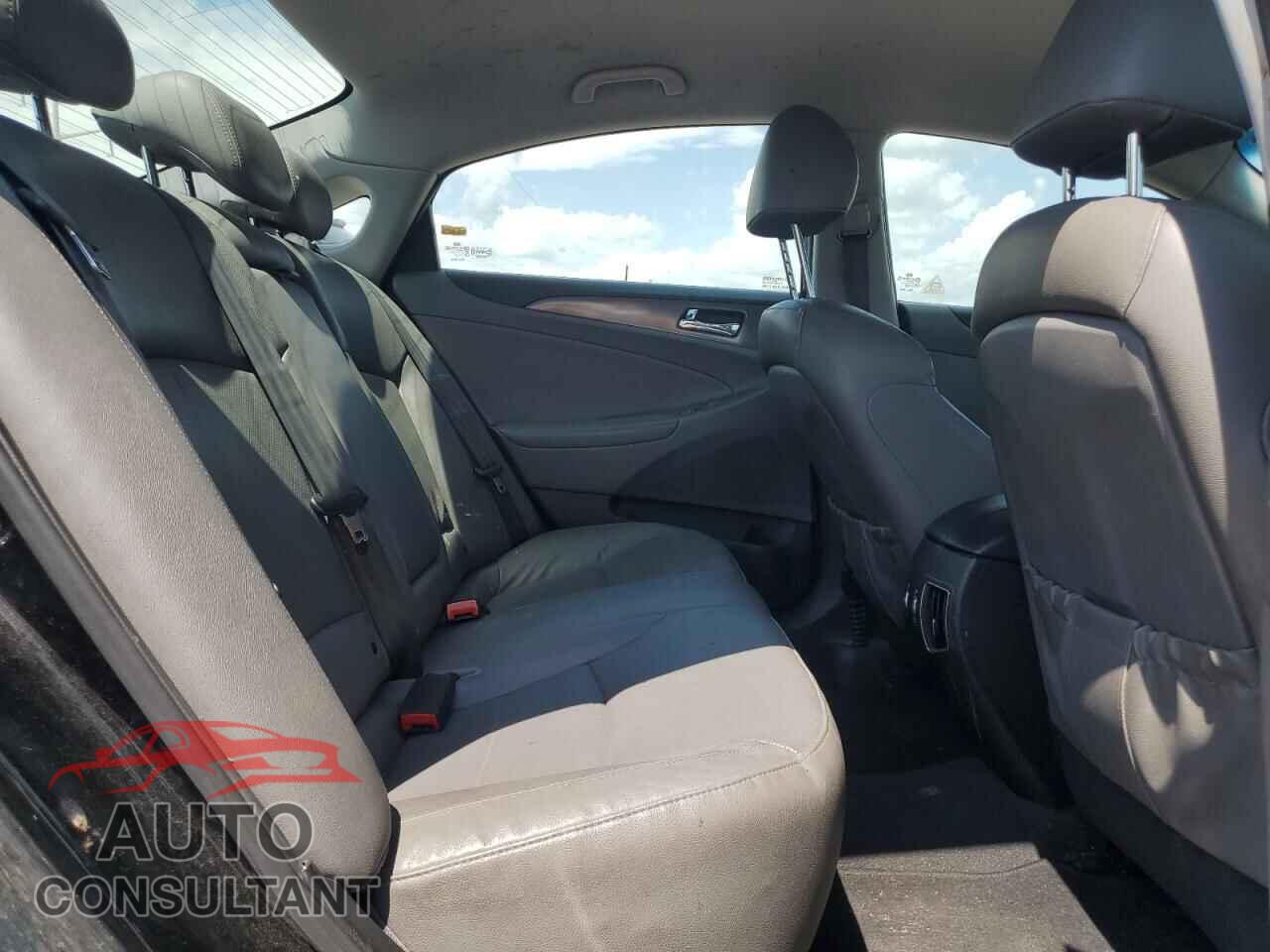HYUNDAI SONATA 2012 - KMHEC4A48CA032842