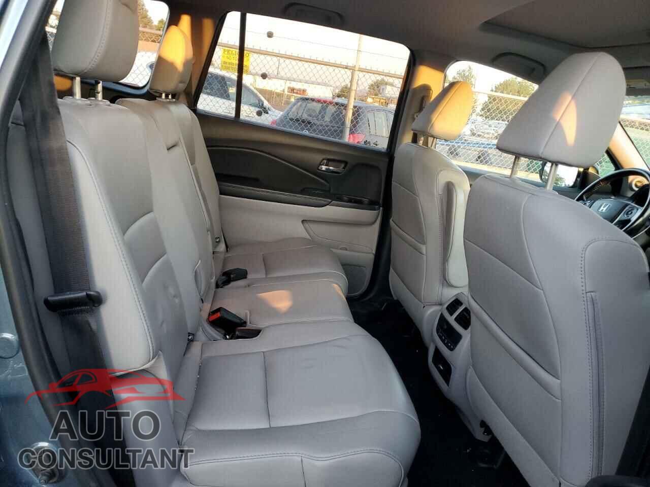 HONDA PILOT 2017 - 5FNYF6H57HB048578