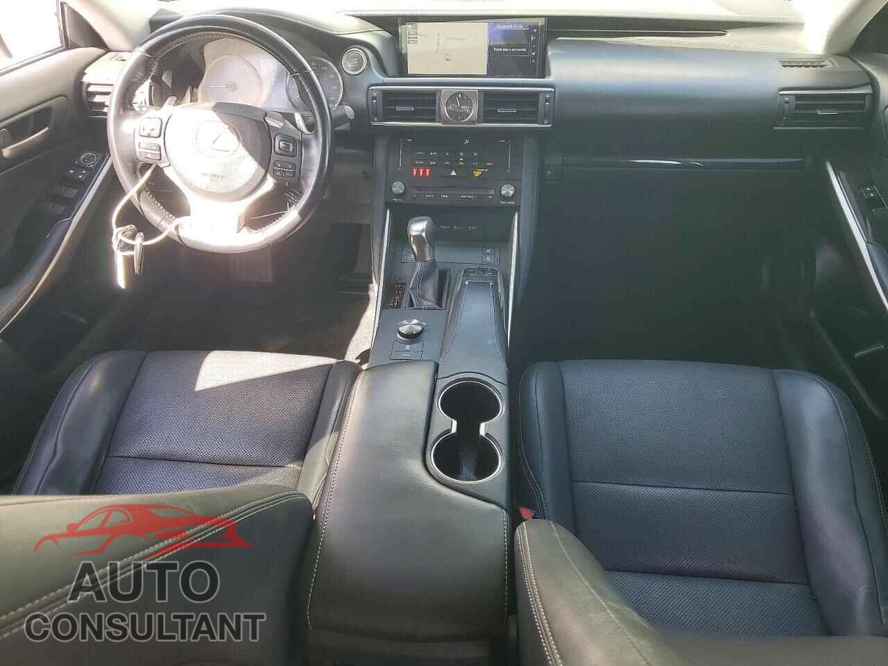 LEXUS IS 2017 - JTHBA1D23H5039038