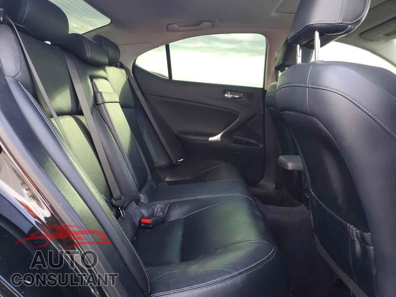 LEXUS IS 2011 - JTHCF5C26B5052128