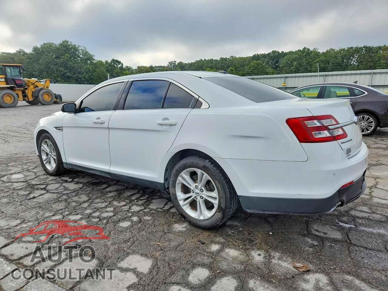 FORD TAURUS 2018 - 1FAHP2E89JG109869