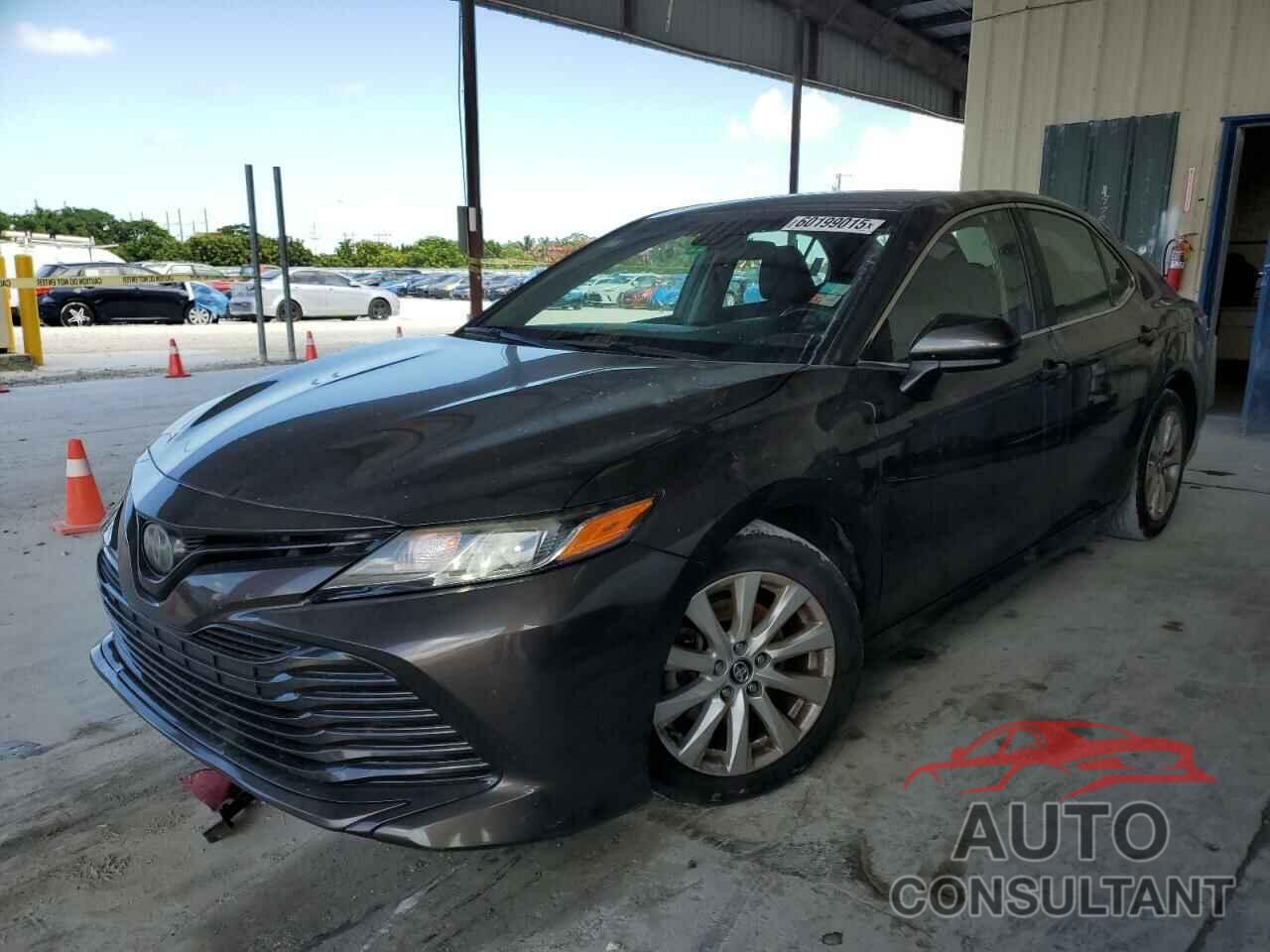 TOYOTA CAMRY 2018 - 4T1B11HK3JU554060