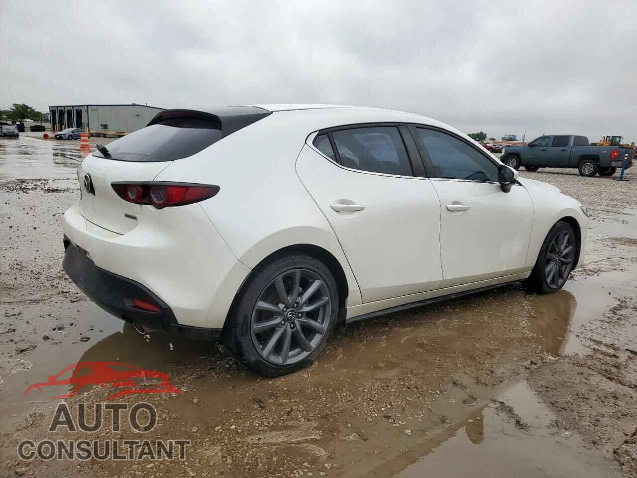MAZDA 3 2019 - JM1BPBJM2K1136404