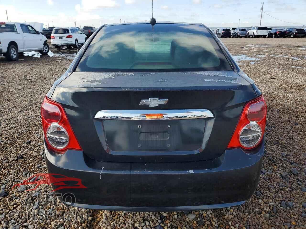 CHEVROLET SONIC 2015 - 1G1JC5SH4F4127775