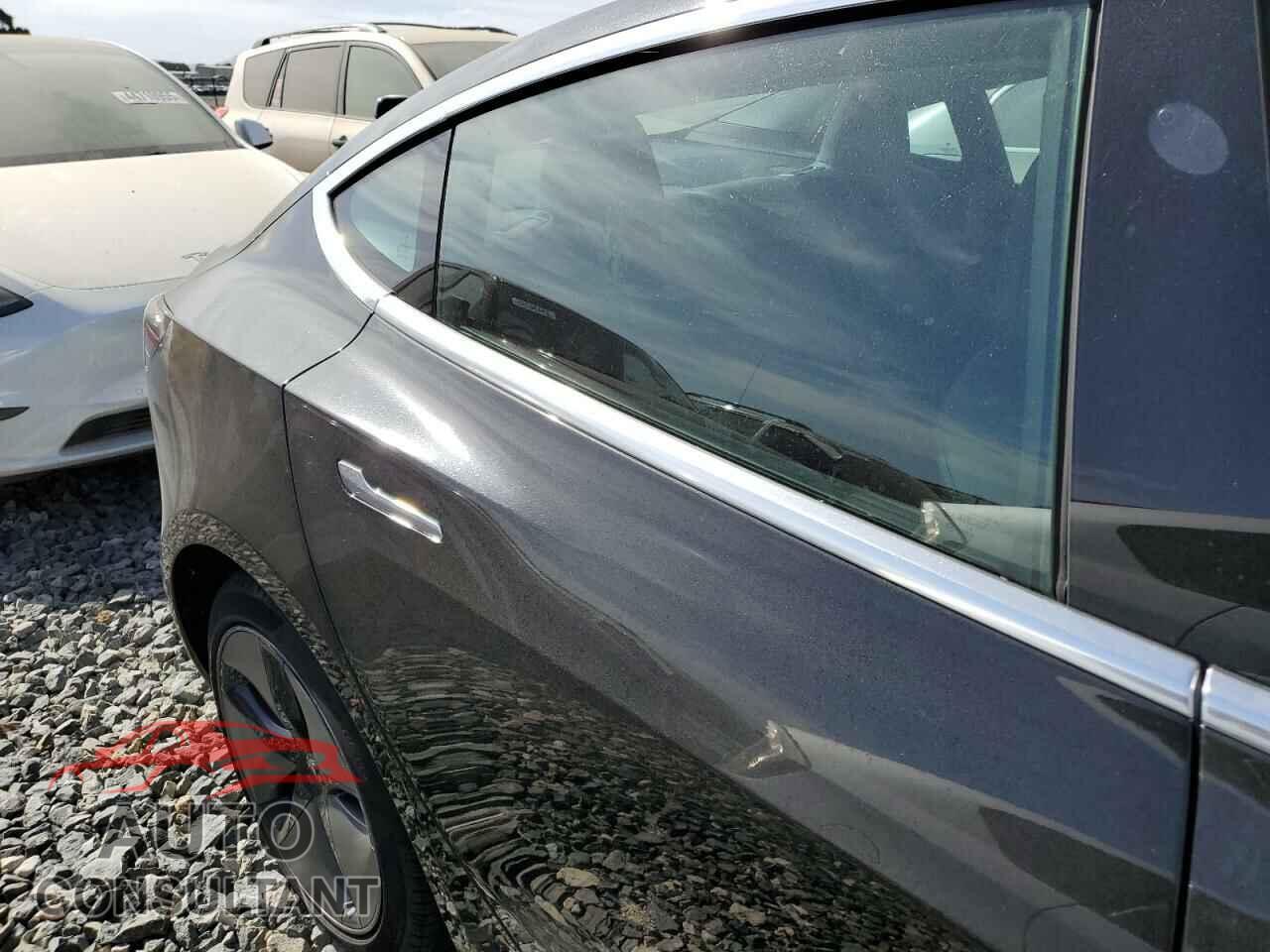 TESLA MODEL 3 2019 - 5YJ3E1EB4KF385582