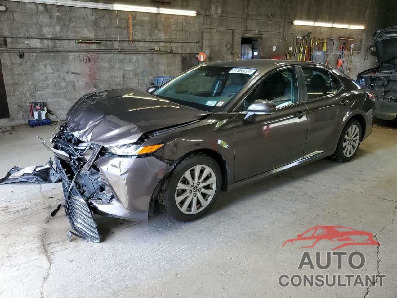 TOYOTA CAMRY 2018 - 4T1B11HK4JU139457