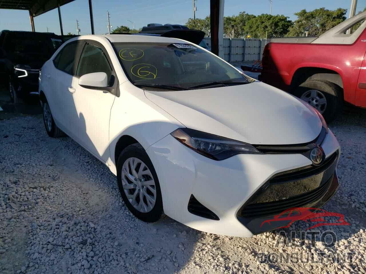 TOYOTA COROLLA 2018 - 5YFBURHEXJP851599