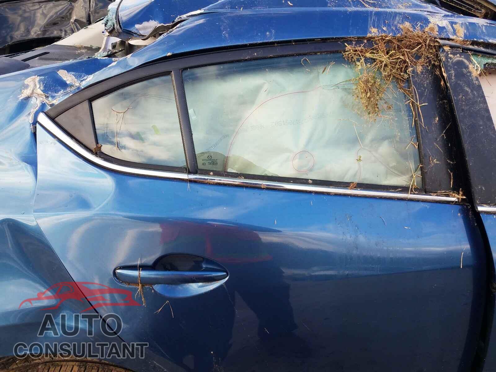 MAZDA 3 2018 - 3MZBN1V34JM181182