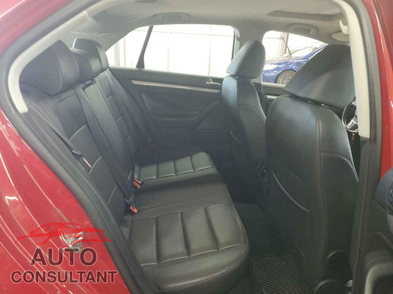 VOLKSWAGEN JETTA 2010 - 3VWRX7AJ1AM115611