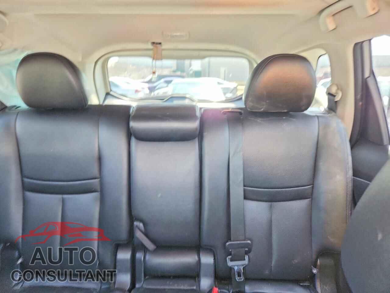 NISSAN ROGUE 2019 - 5N1AT2MV2KC759727