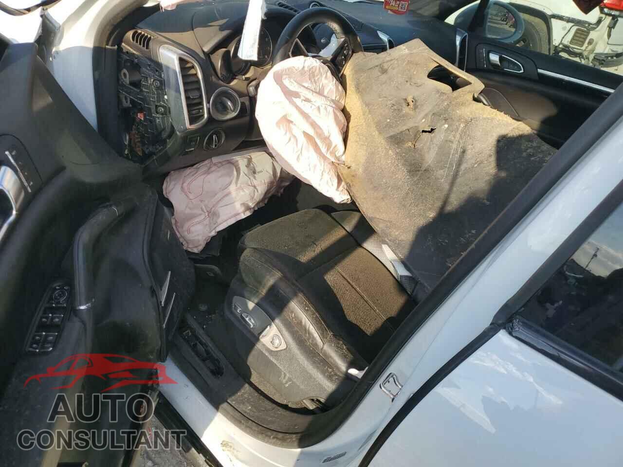 PORSCHE CAYENNE 2016 - WP1AA2A22GLA09643