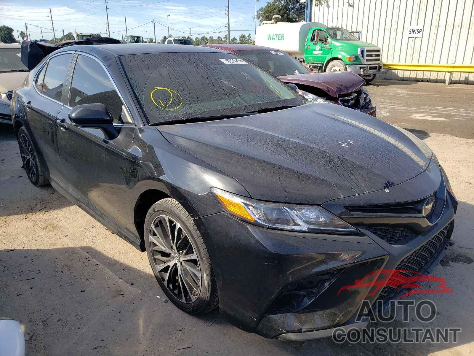 TOYOTA CAMRY 2018 - 4T1B11HK8JU569847