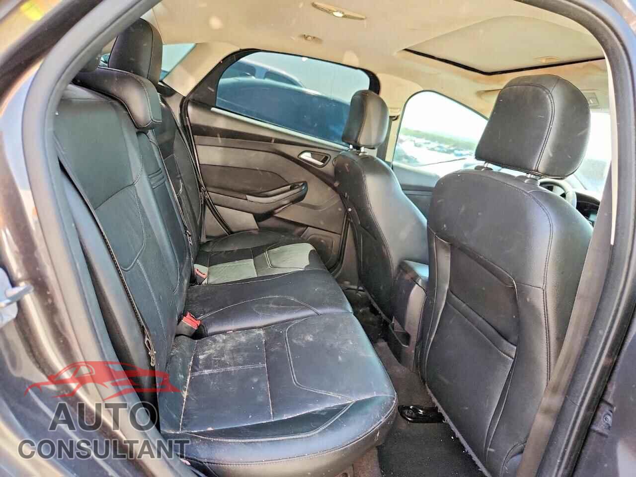 FORD FOCUS 2015 - 1FADP3F27FL210342