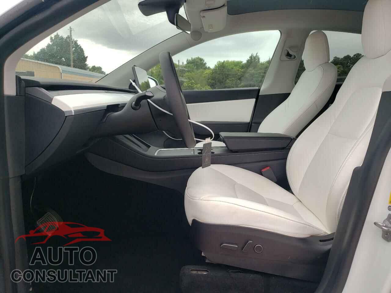 TESLA MODEL Y 2021 - 5YJYGAEE3MF144450