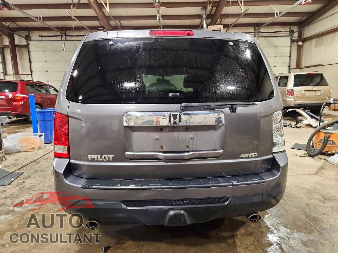 HONDA PILOT 2015 - 5FNYF4H5XFB015382