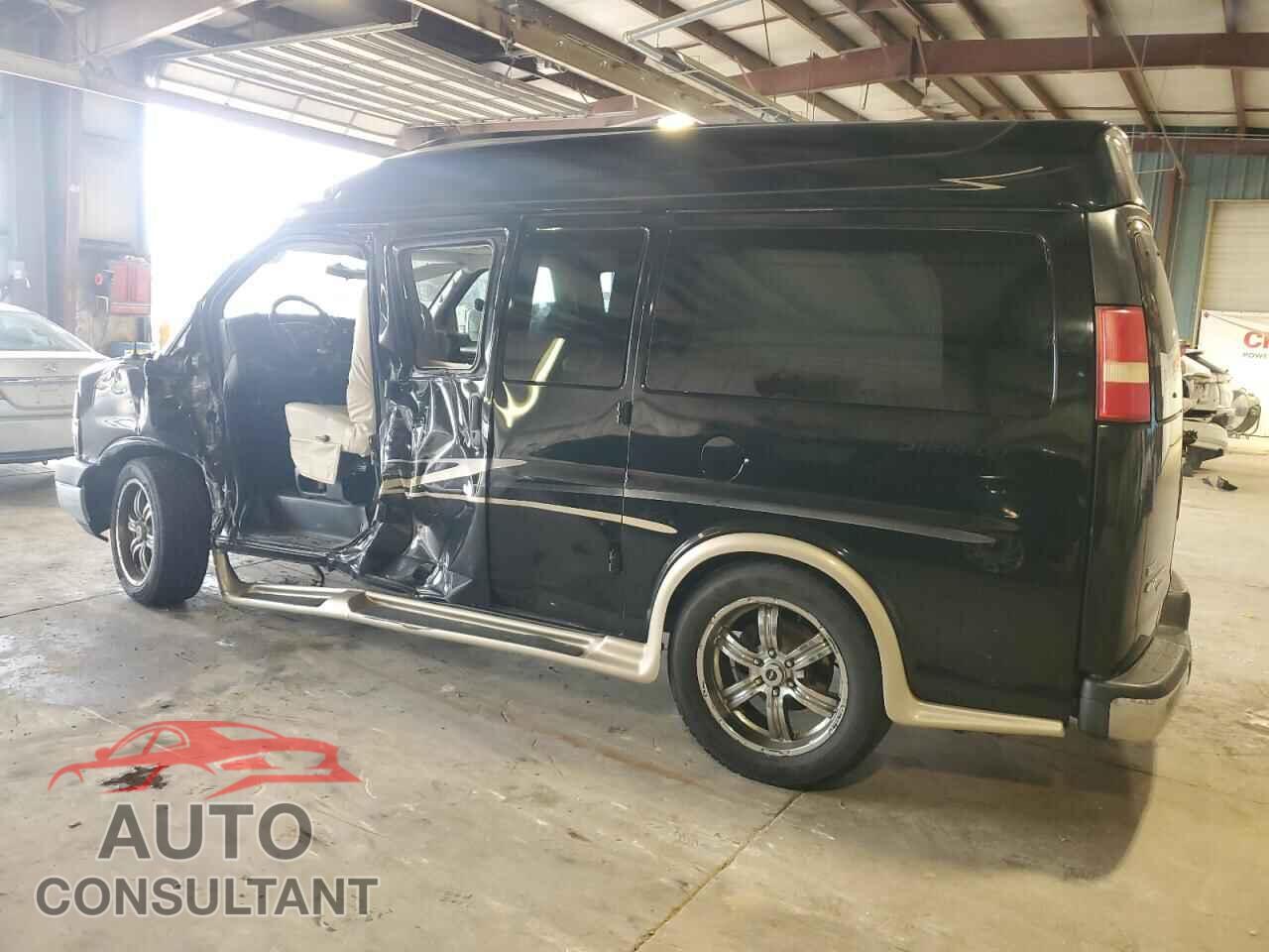 CHEVROLET EXPRESS 2011 - 1GBSGDC41B1121003