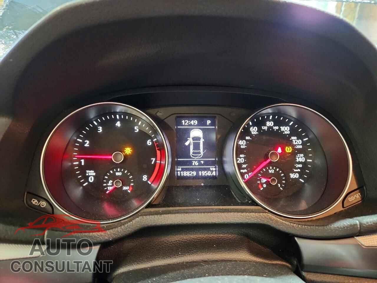 VOLKSWAGEN PASSAT 2018 - 1VWAA7A36JC011228