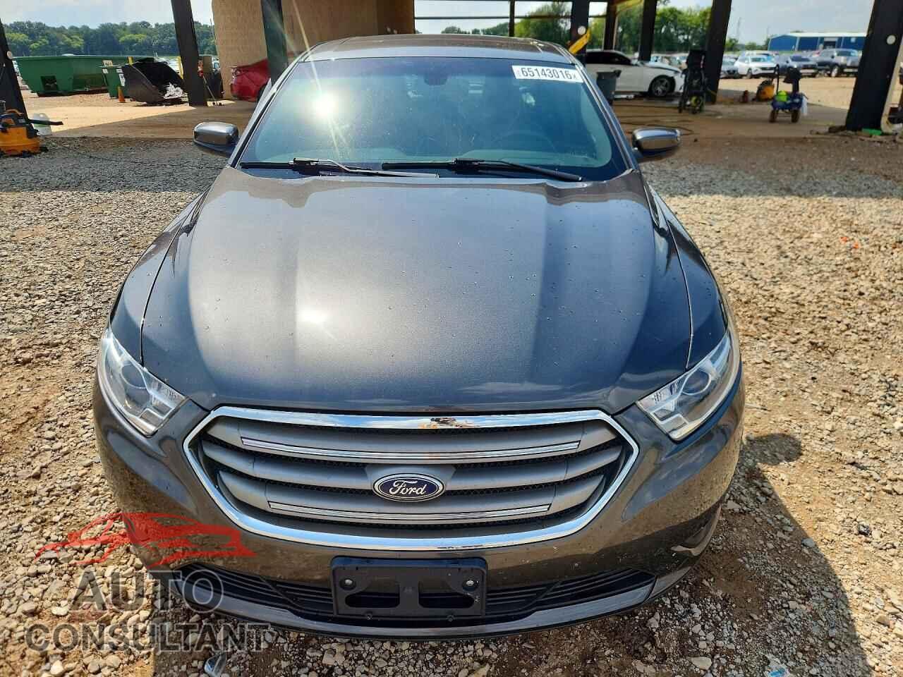 FORD TAURUS 2018 - 1FAHP2E85JG132369