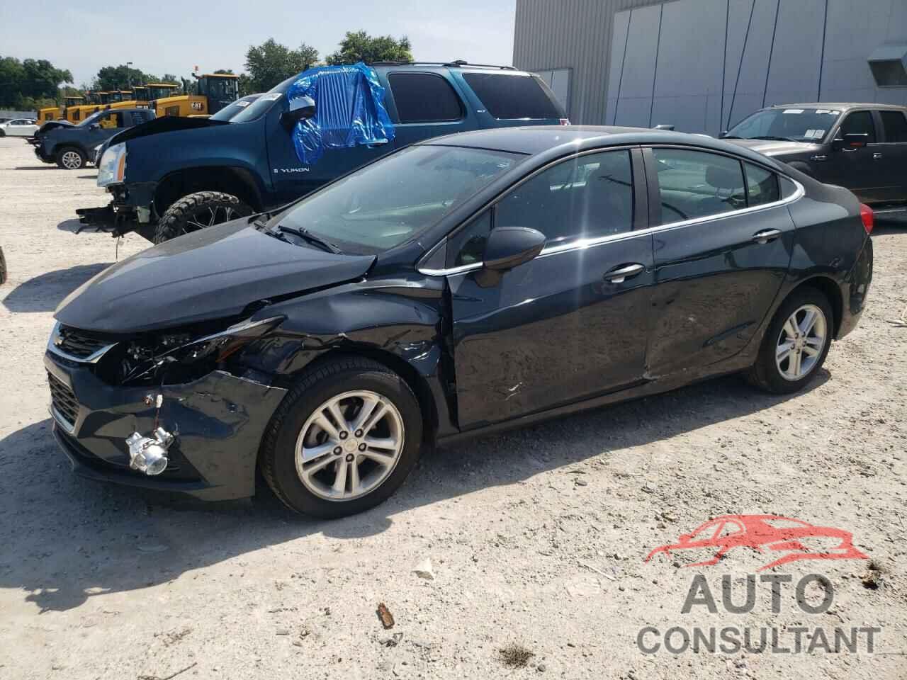 CHEVROLET CRUZE 2018 - 1G1BE5SM8J7119603