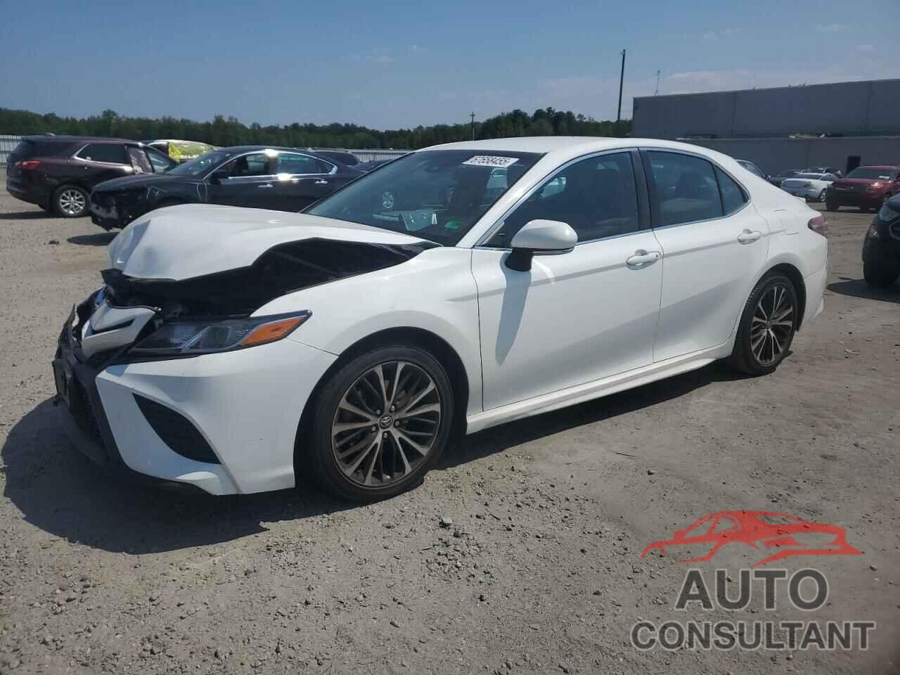 TOYOTA CAMRY 2018 - 4T1B11HK1JU523972