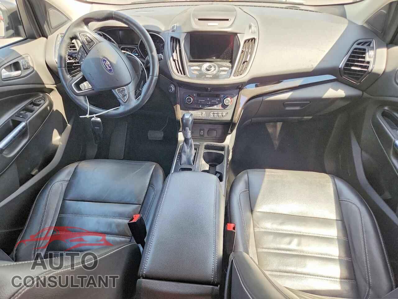 FORD ESCAPE 2017 - 1FMCU0J97HUB45065