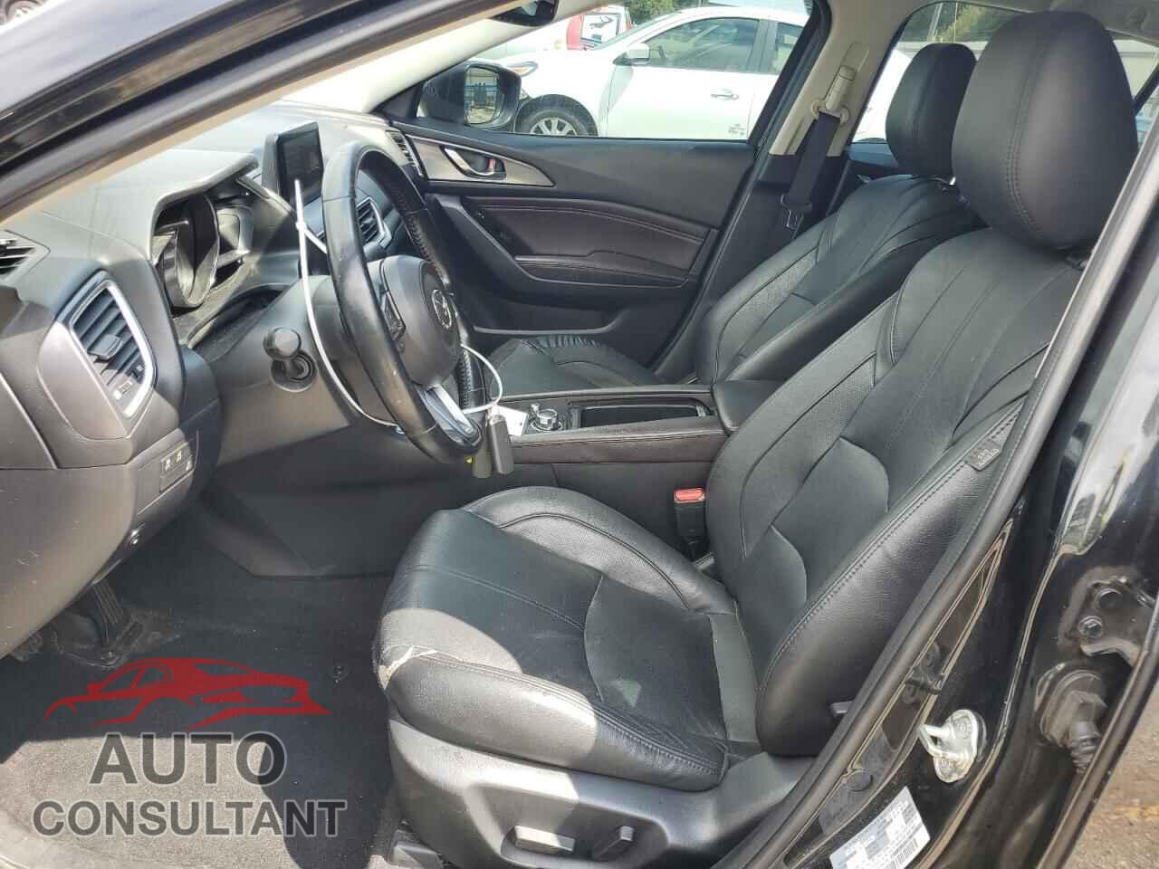 MAZDA 3 2018 - 3MZBN1W35JM161666