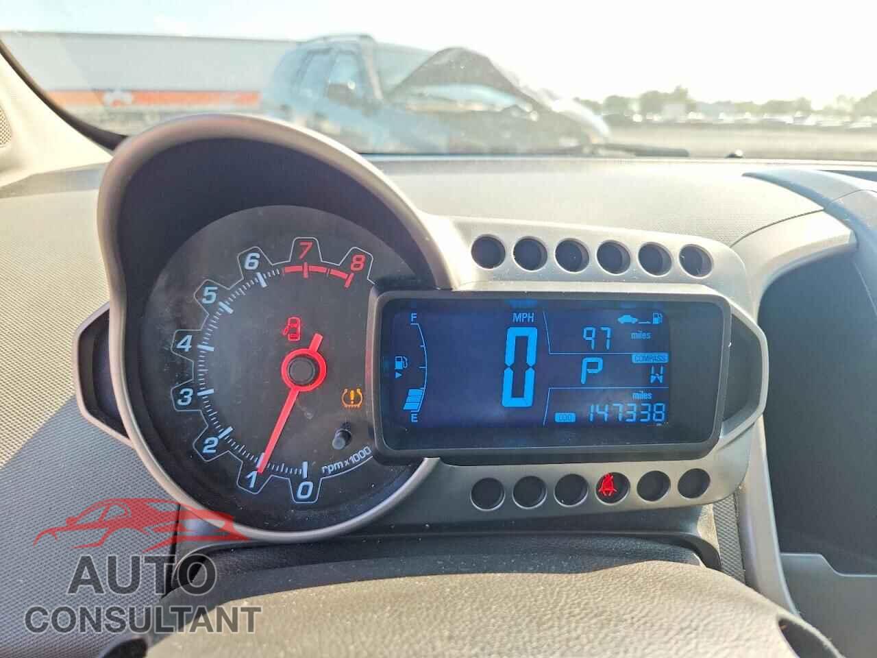 CHEVROLET SONIC 2013 - 1G1JC5SG6D4172995