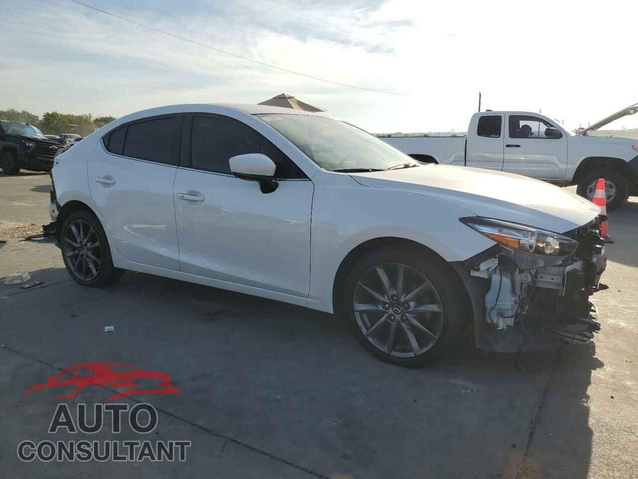 MAZDA 3 2018 - 3MZBN1V31JM257263