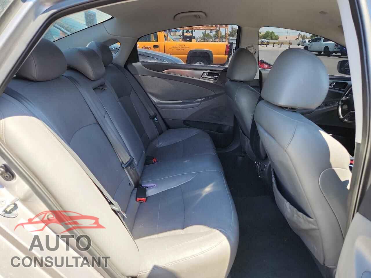 HYUNDAI SONATA 2012 - KMHEC4A44CA041652