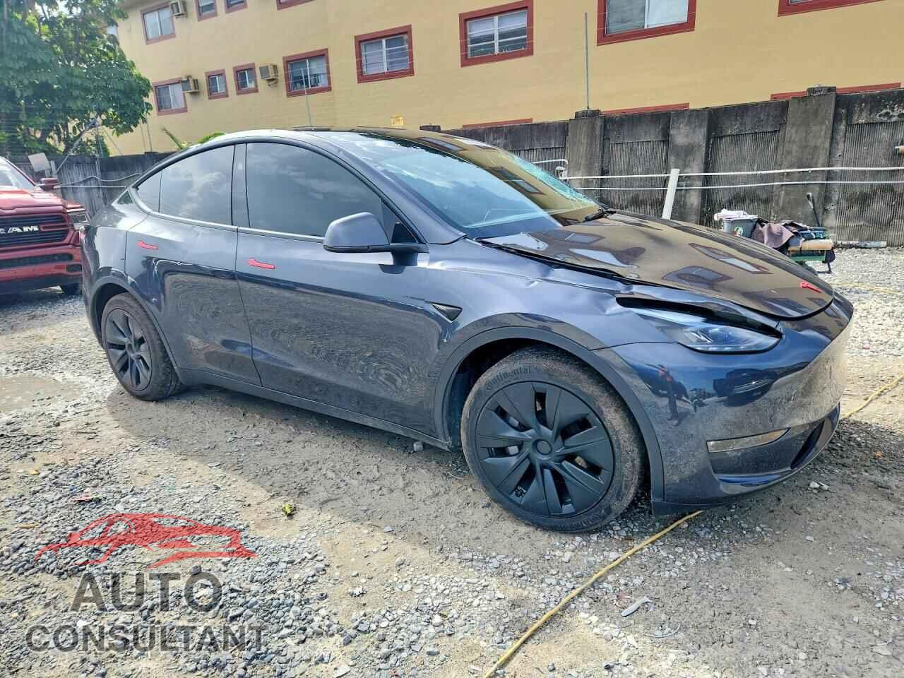 TESLA MODEL Y 2025 - 7SAYGDEE0SA351005