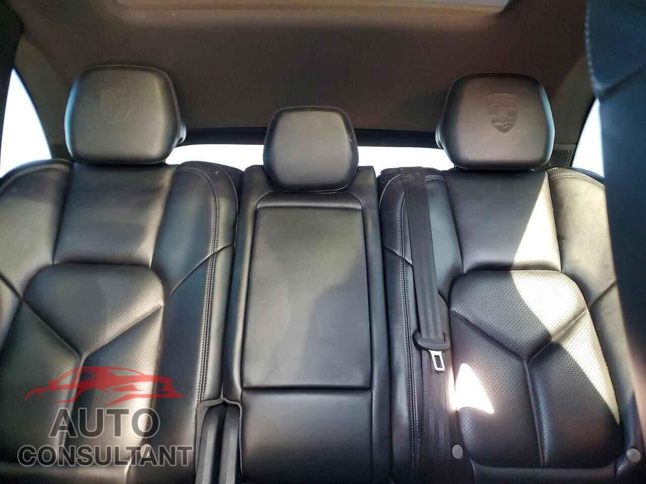 PORSCHE CAYENNE 2017 - WP1AA2A26HKA87933