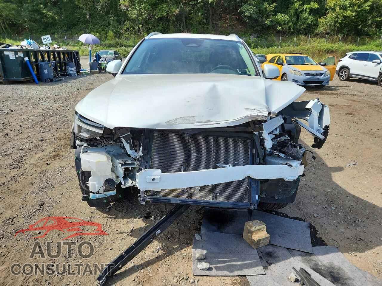 VOLVO XC40 2025 - YV4L12UJ4S2576218